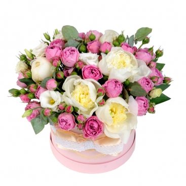 Hatbox with a peonies