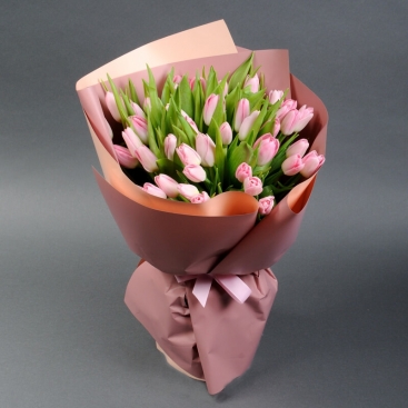 Букет ніжно-рожевих тюльпанів