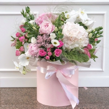 Композиція з гортензією і орхідеєю