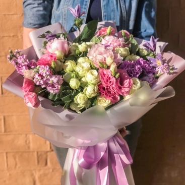 Букет з півоніями Сара Бернар