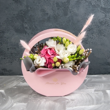 Композиция в подвесной коробке