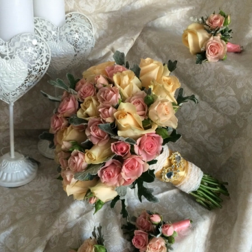 Букет невесты с розой Пич Аваланч