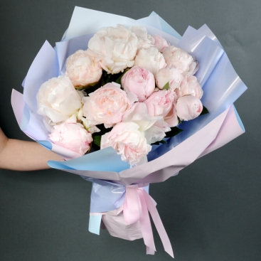 Букет із 15 голандських півоній 